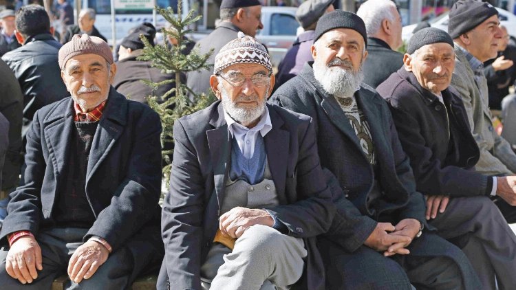 Emeklilere Kamu Sosyal Tesislerinde Yüzde 15 İndirim Uygulanacak